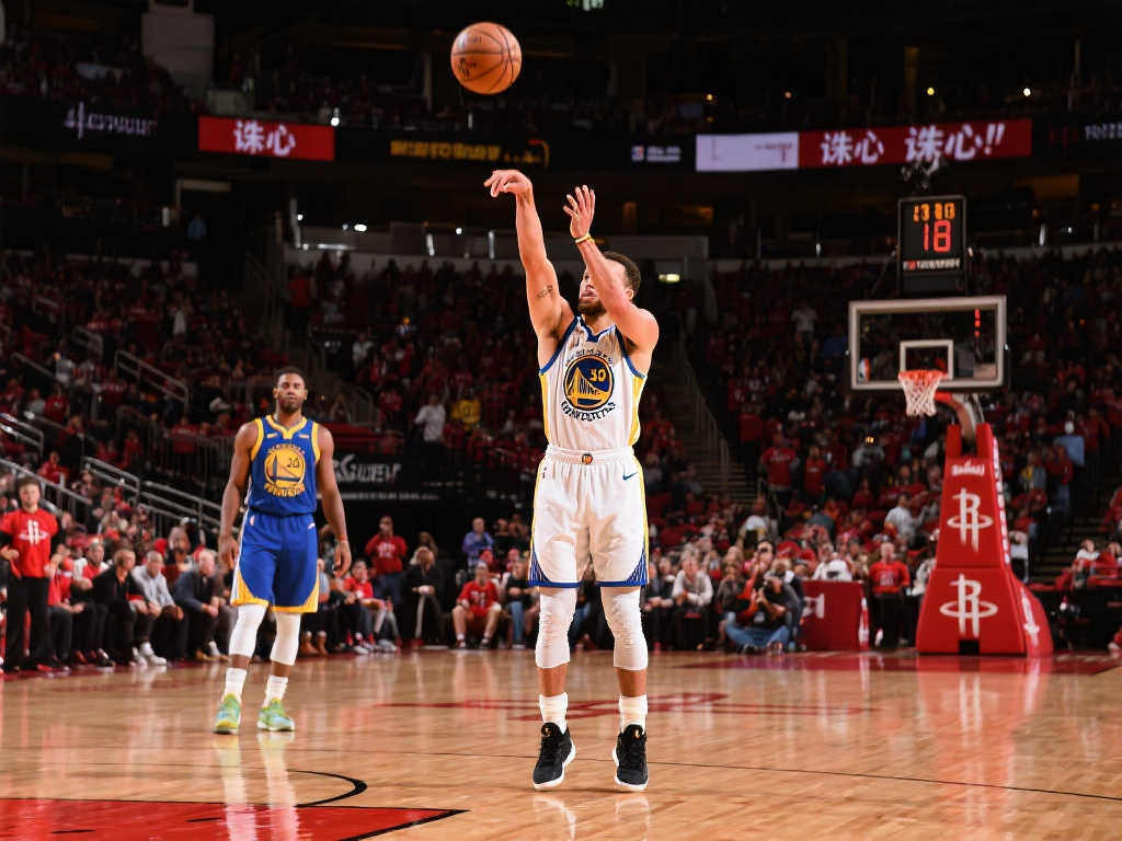 十年梦魇未散！库里三分风暴再刺火箭心